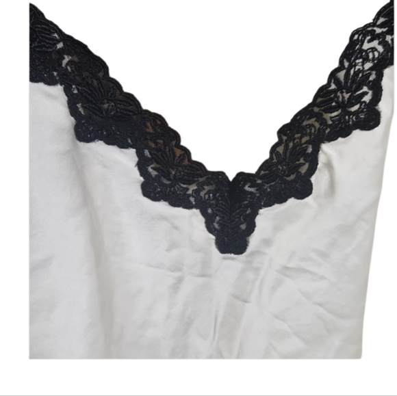 Beautiful ivory pearl colored black lace trim 100% silk vintage Morgan Taylor L - Picture 3 of 8